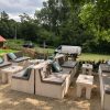 Tuinbank hout op horeca terras.