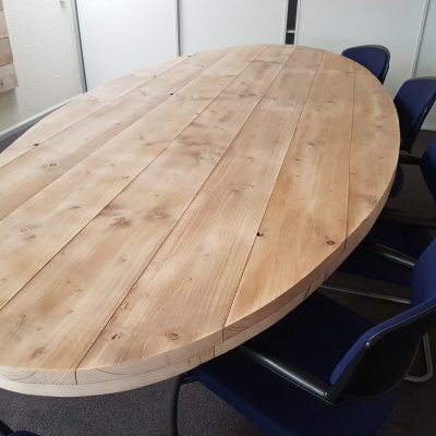Ovale tafel steigerhout.